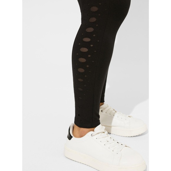 NWT Torrid Full Length Comfort Waist Laser Cut Leggings Plus Size: 3X (22/24) - Picture 2 of 3